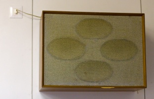 photo 105012 . an old four-element speaker baffle, left channel . 2008-09-20